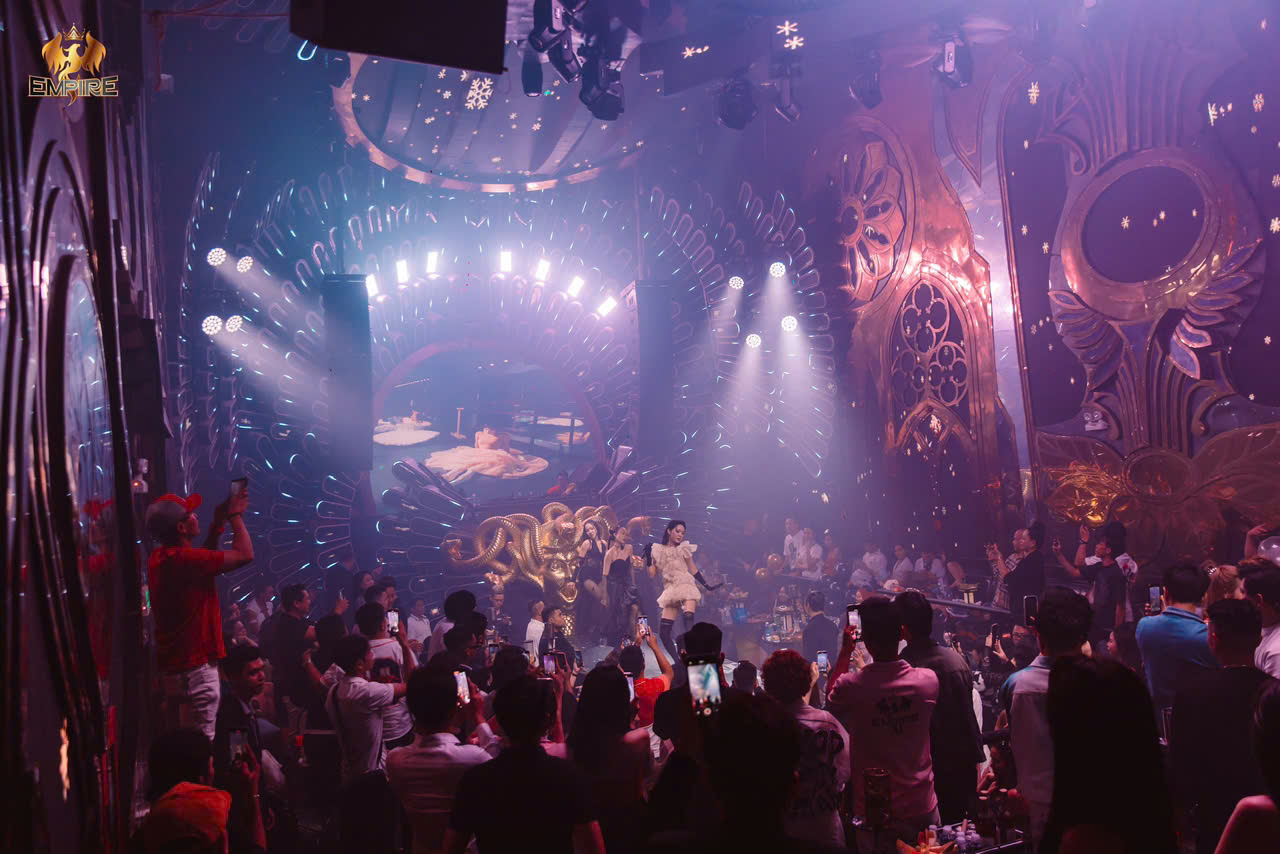 Khoảnh khắc tại Empire Club — Club Quận 1